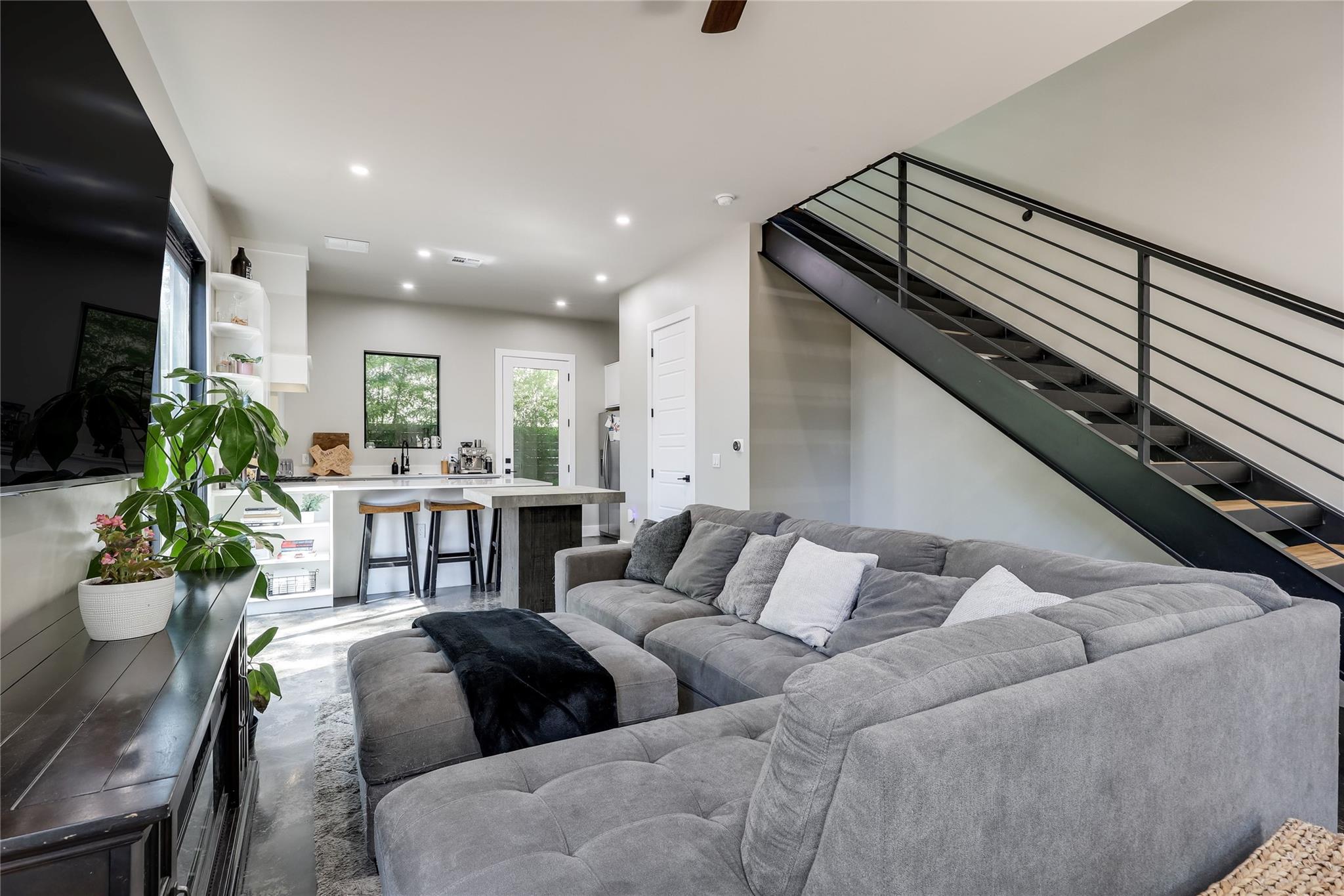 706  Valdez St  #2, Austin, TX 78741 — photo 1