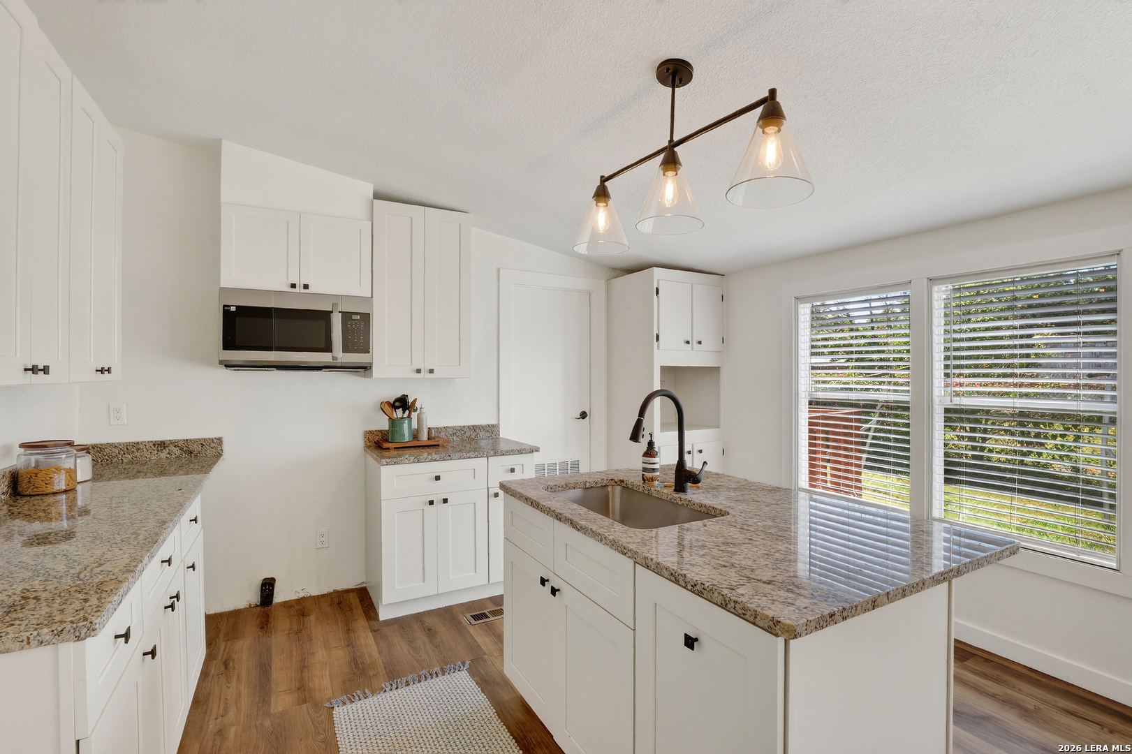 1302 Hickory Street, ,  78026 — photo 1