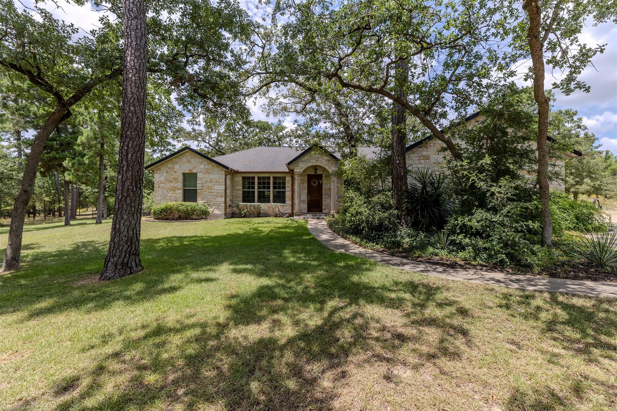 176 Cassel, Bastrop, TX 78602 — photo 1