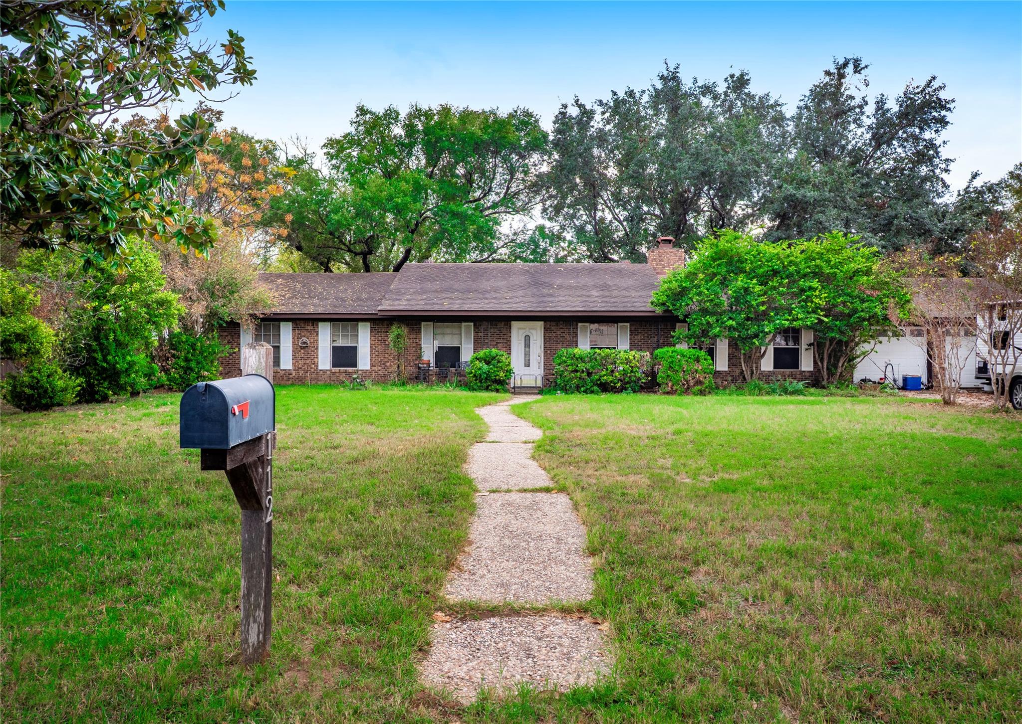 112 Hasler, Bastrop, TX 78602 — photo 1