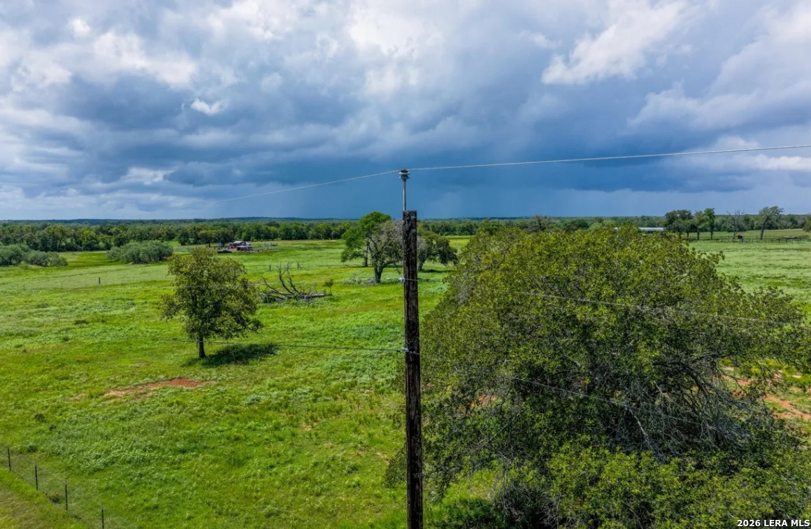 000 CR 259, , 78629 — photo 1