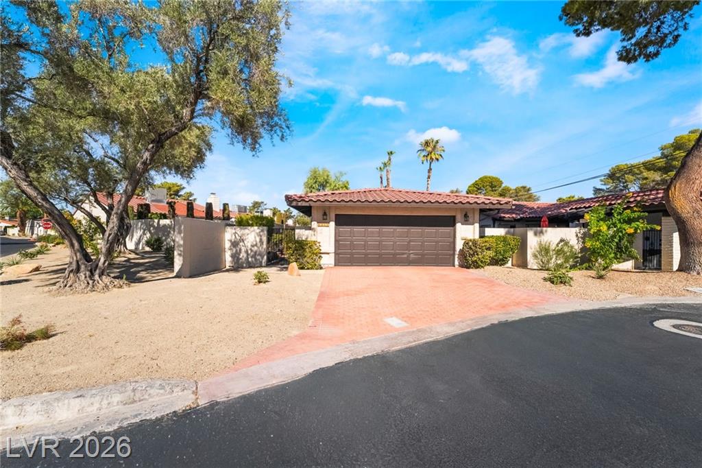 4211 Flamingo Crest Drive, Las Vegas, NV 89121 — photo 1