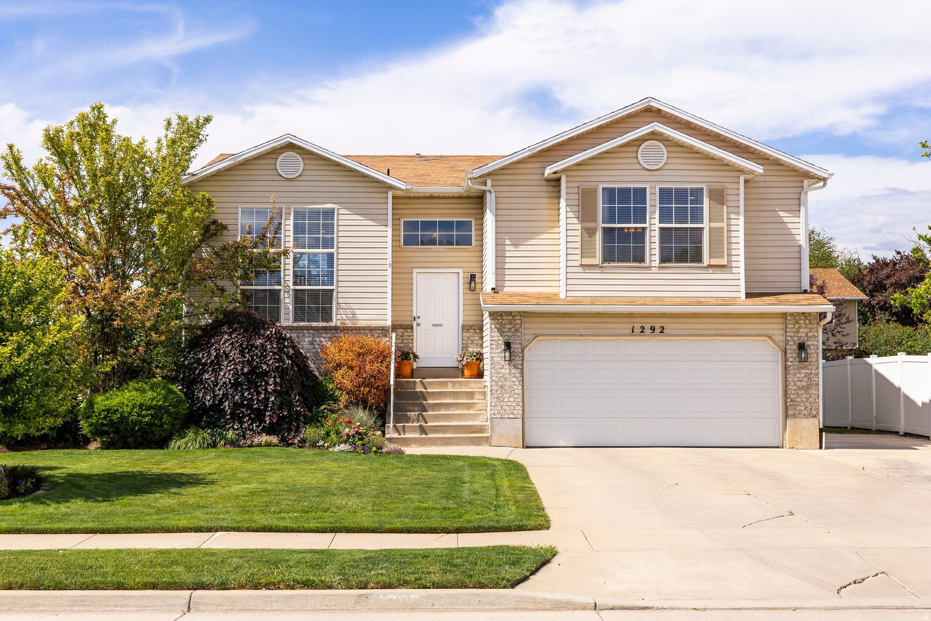 1292 W 2050 S, Woods Cross, UT 84087 — photo 1