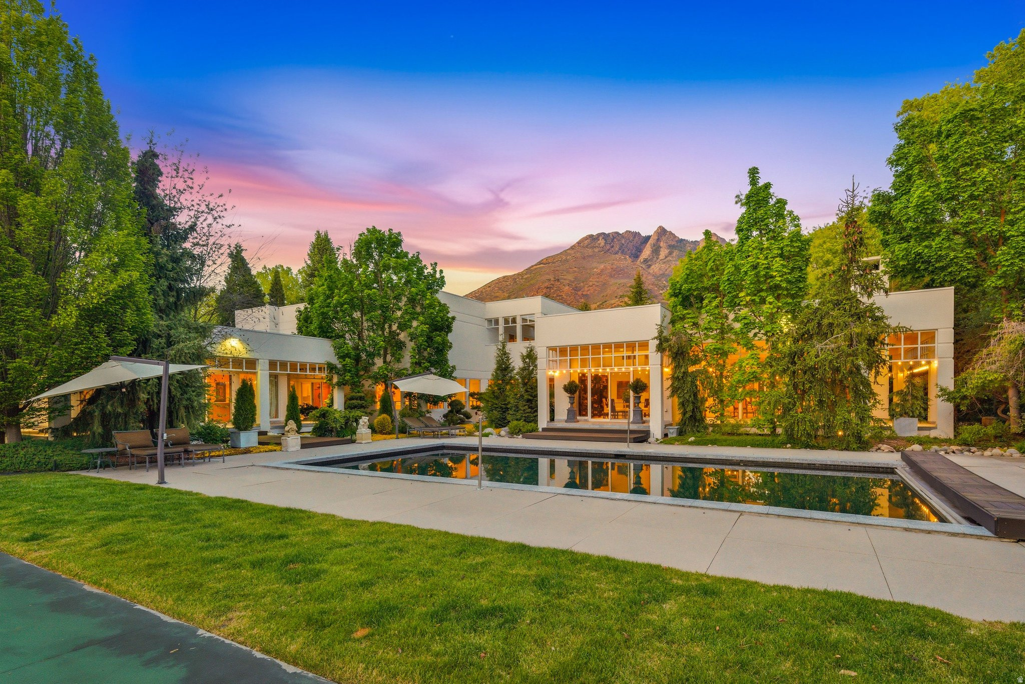 2552 E WALKER LN, Holladay, UT 84117 — photo 1