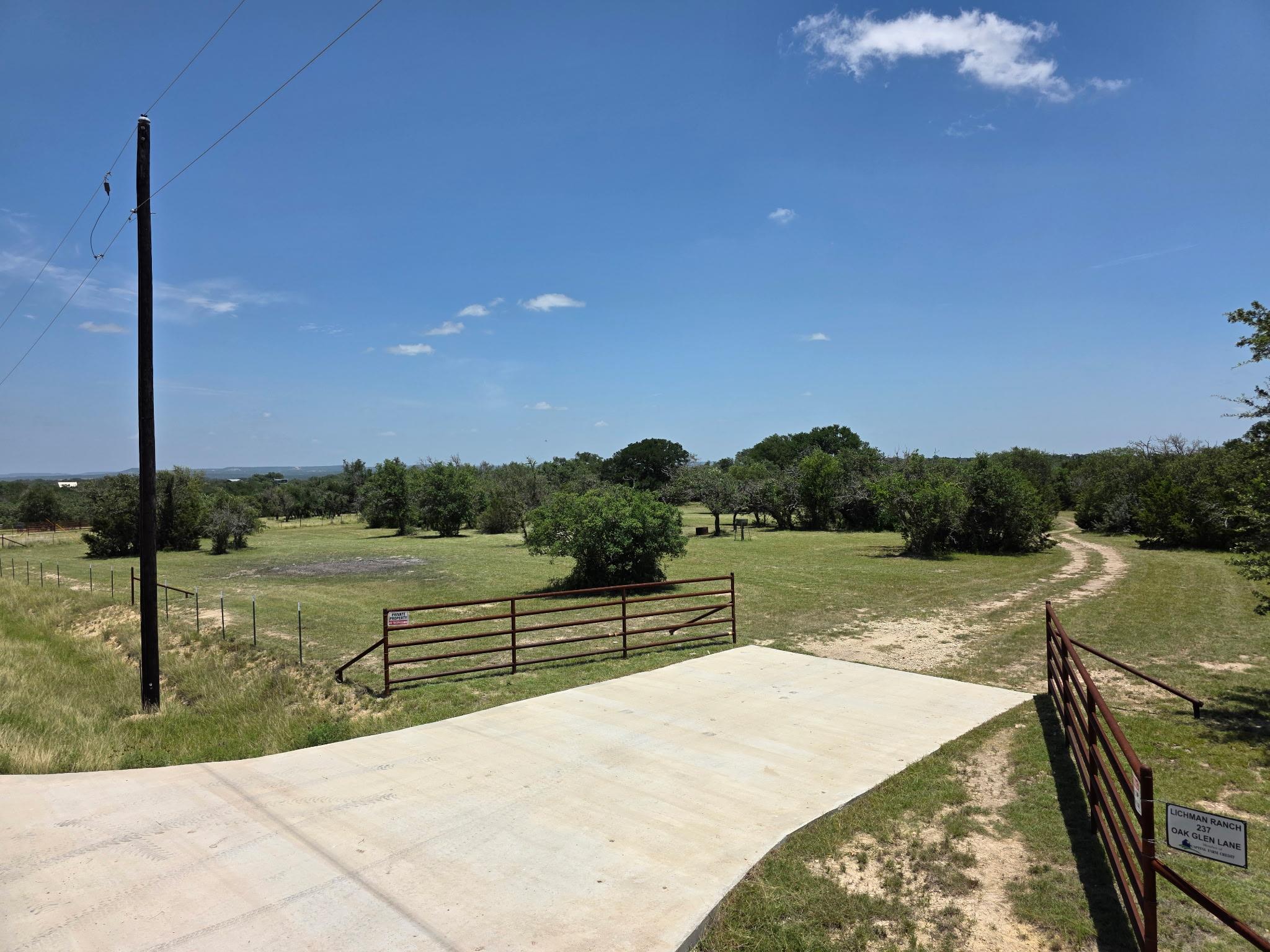 237 Oak Glen, Briggs, TX 78608 — photo 1