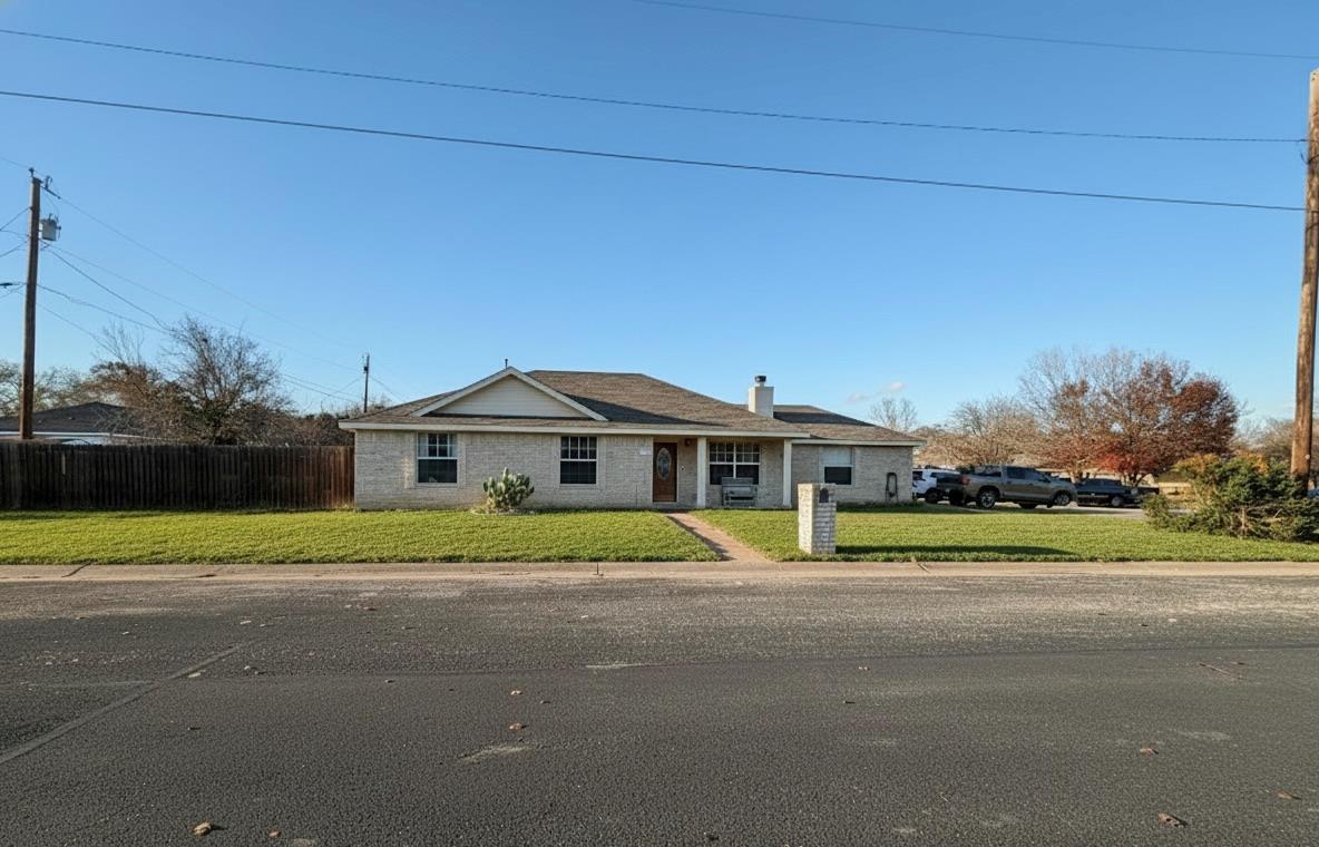305 Maple, Elgin, TX 78621 — photo 1