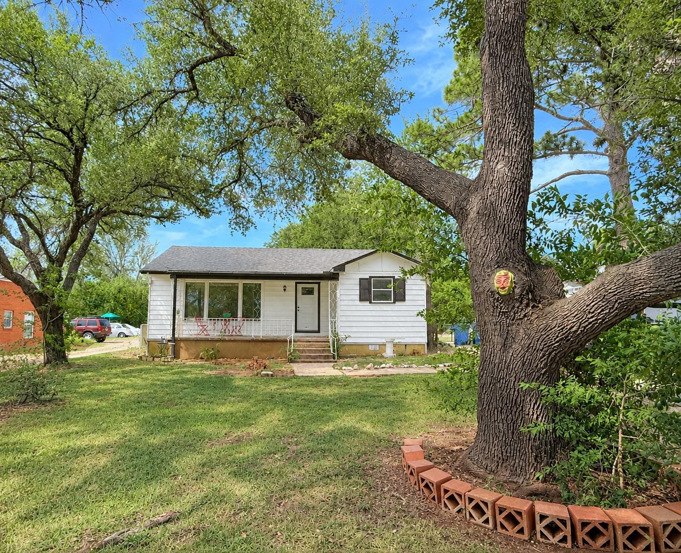 1133 Avenue C, Elgin, TX 78621 — photo 1