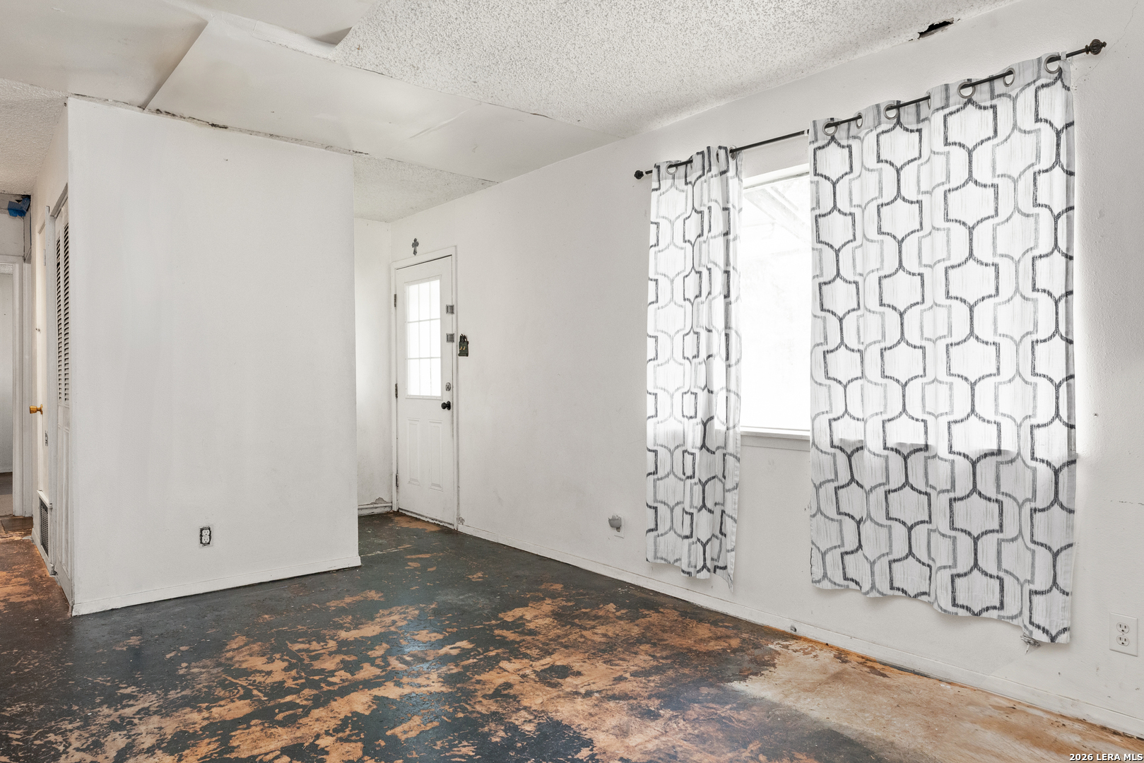 506 PARKVIEW DR, ,  78148 — photo 1