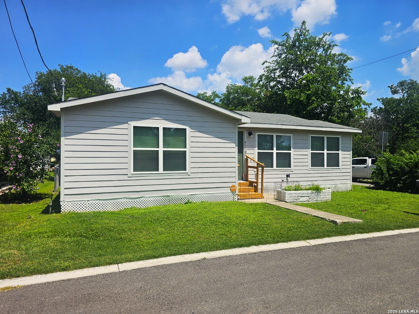415 N Erskine, Seguin, TX 78155 — photo 1