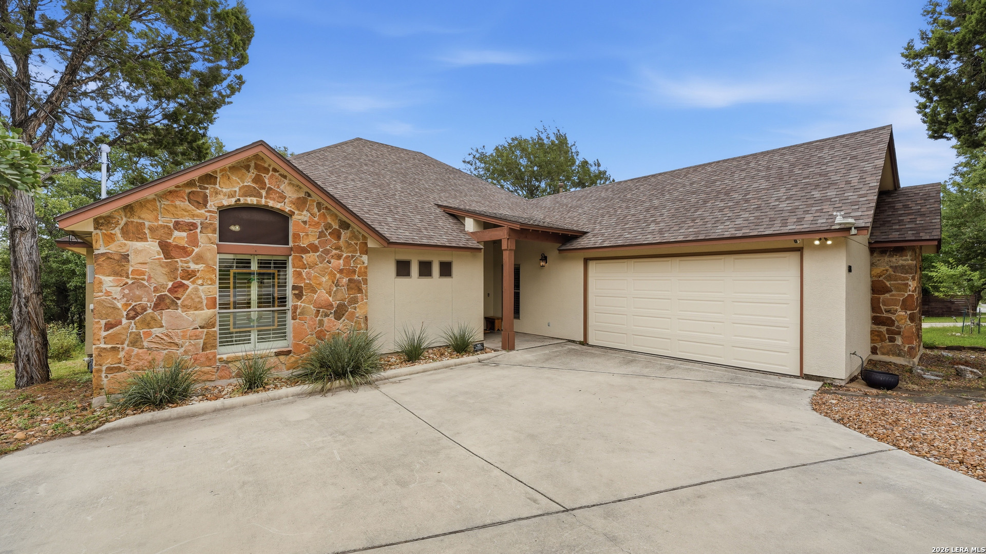 808 ELMWOOD CV, New Braunfels, TX 78130 — photo 1