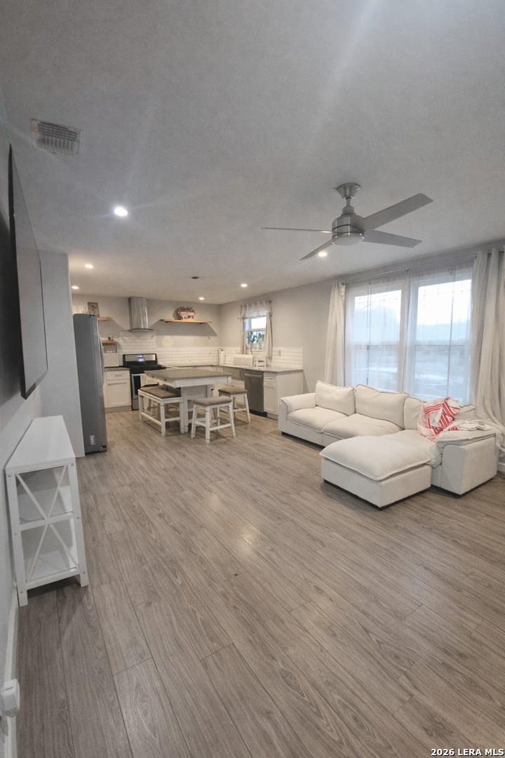 640 Avenue J, , 78065 — photo 1