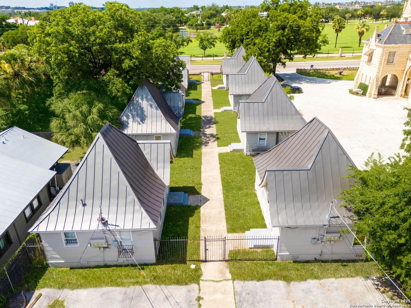 930 E Grayson St, San Antonio, TX 78208 — photo 1