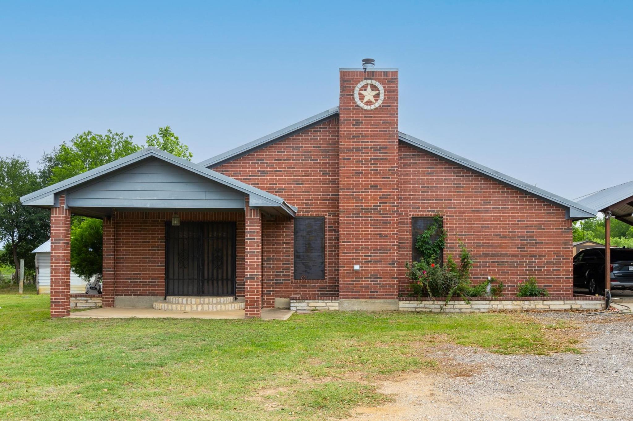 176 Old Lexington, Elgin, TX 78621 — photo 1