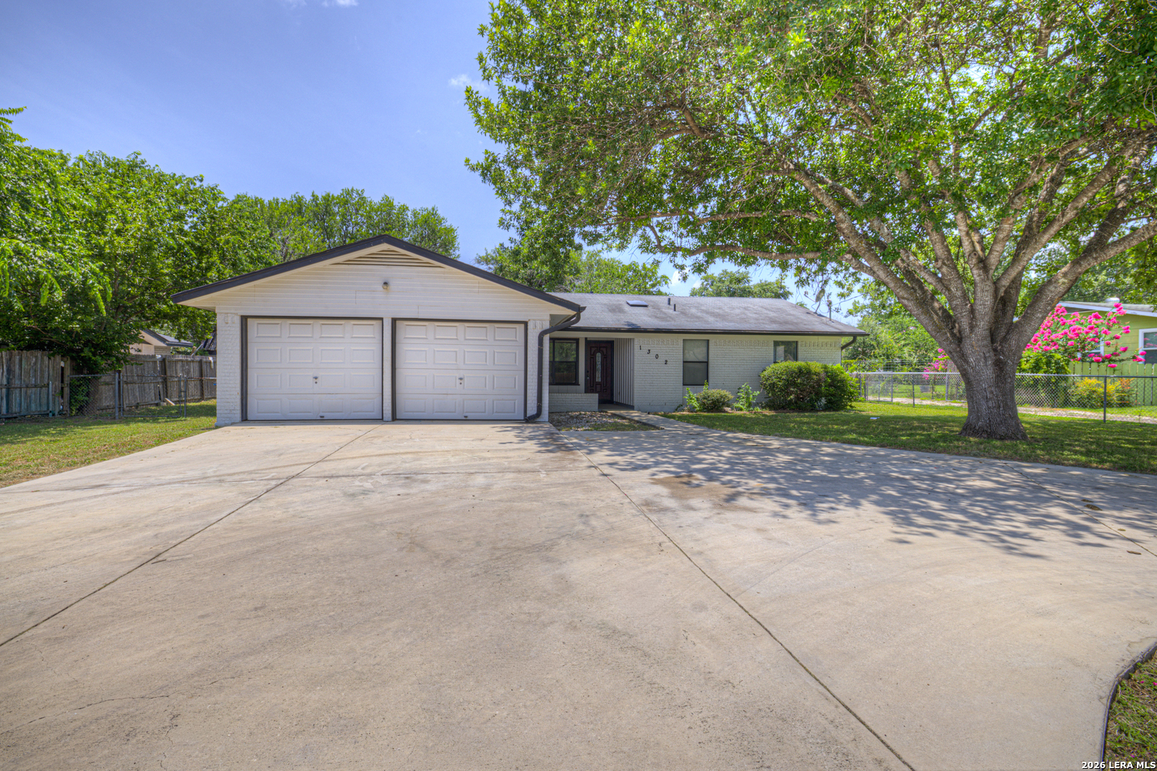 1302 S MESQUITE AVE, New Braunfels, TX 78130 — photo 1