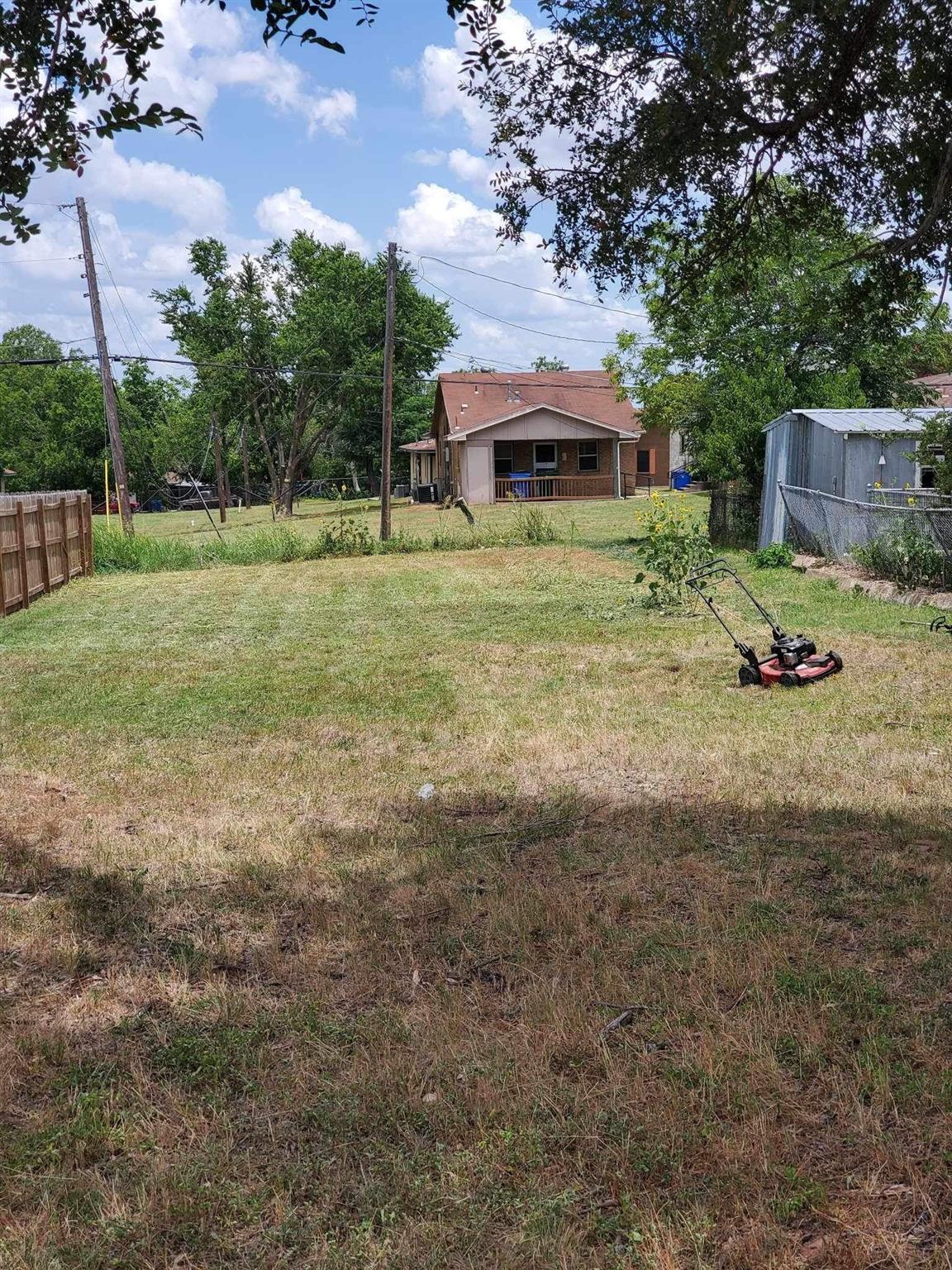 708 Washburn, Taylor, TX 76574 — photo 1