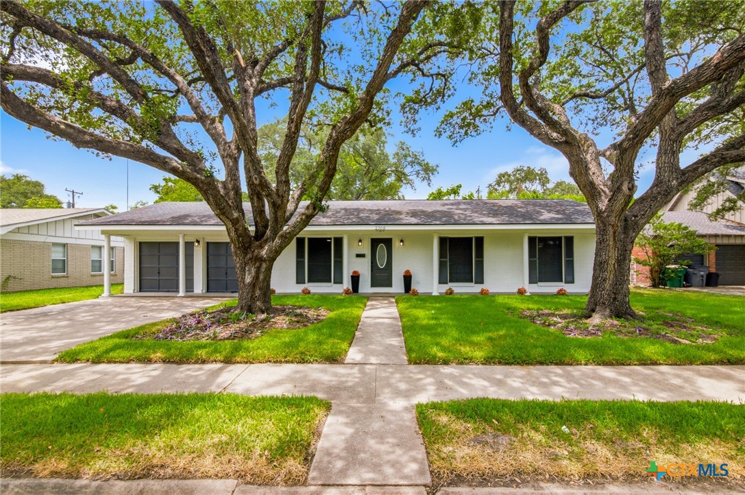 2308 E Loma Vista Avenue, Victoria, TX 77901 — photo 1