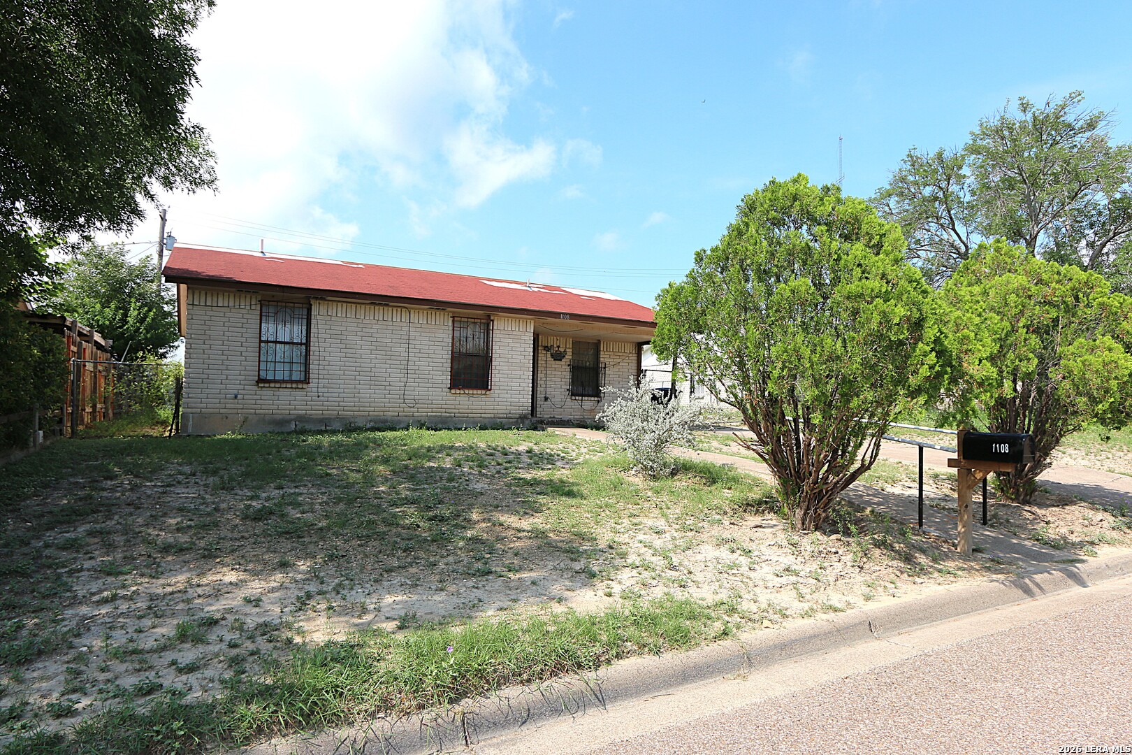 1108 YOBLANDA DR, ,  78852 — photo 1