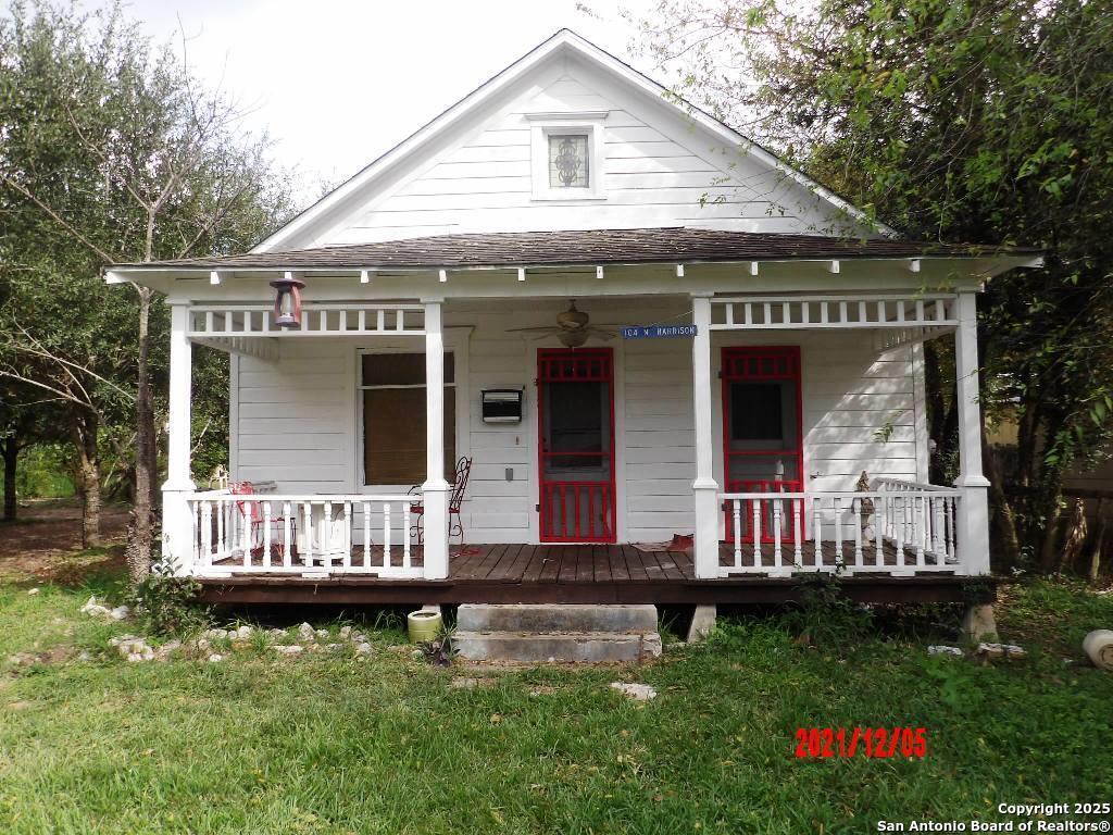 104 - 106 N Harrison Street, Beeville, TX 78102 — photo 1