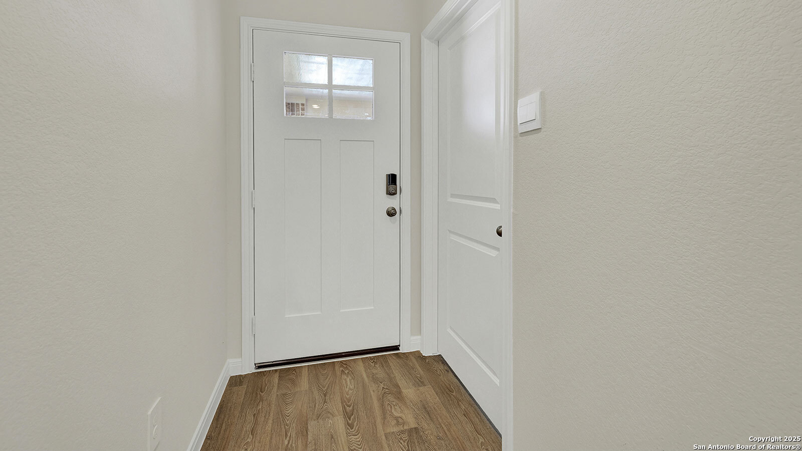 137 Morning Side Grove, ,  78666 — photo 1