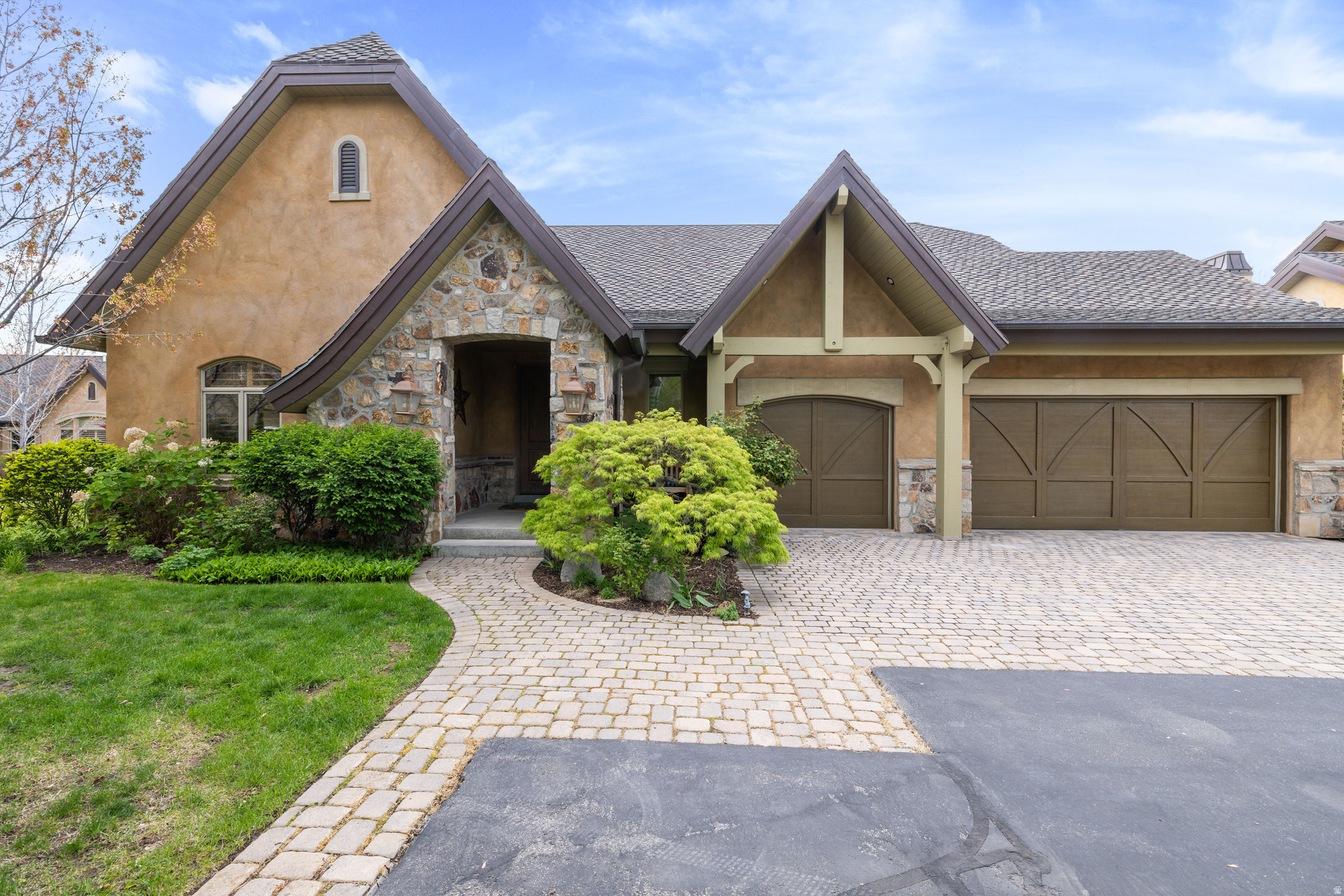 3168 E BAVARIAN CT, Sandy, UT 84093 — photo 1