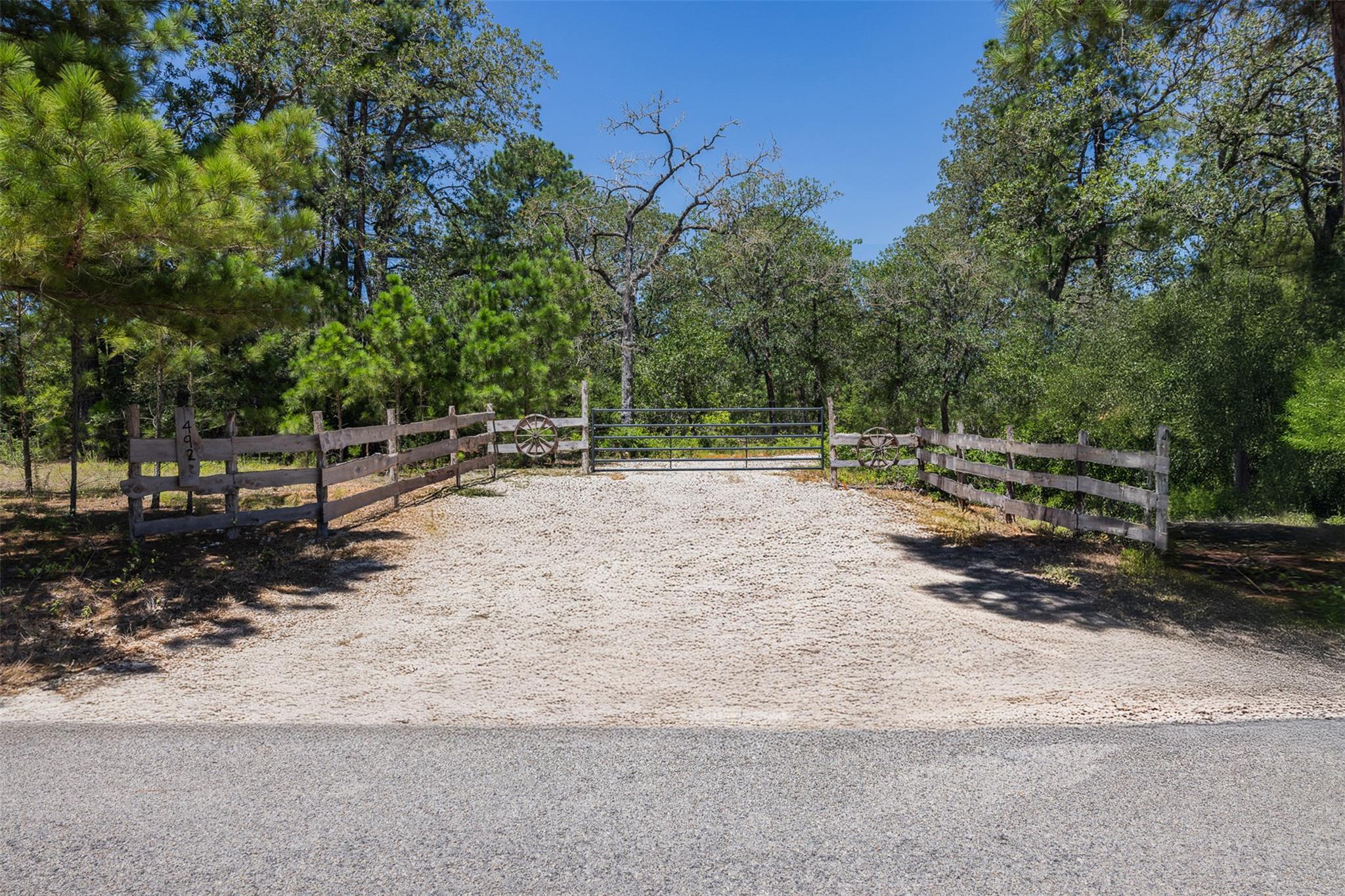 492 Old Potato, Paige, TX 78659 — photo 1