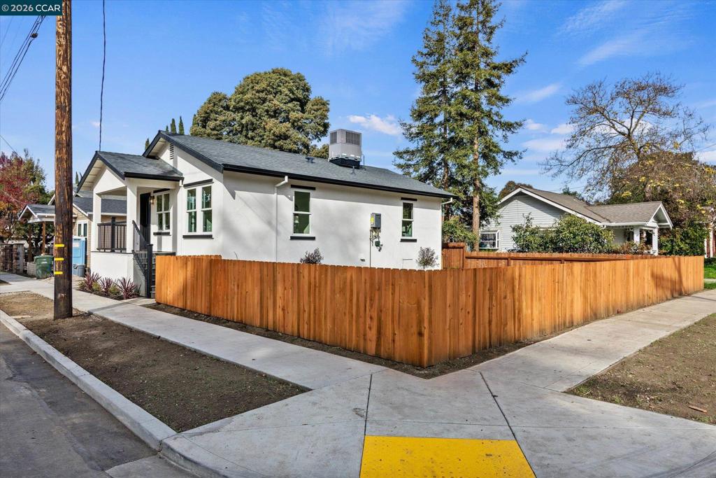 2027 Castro St, Martinez, CA 94553 — photo 1