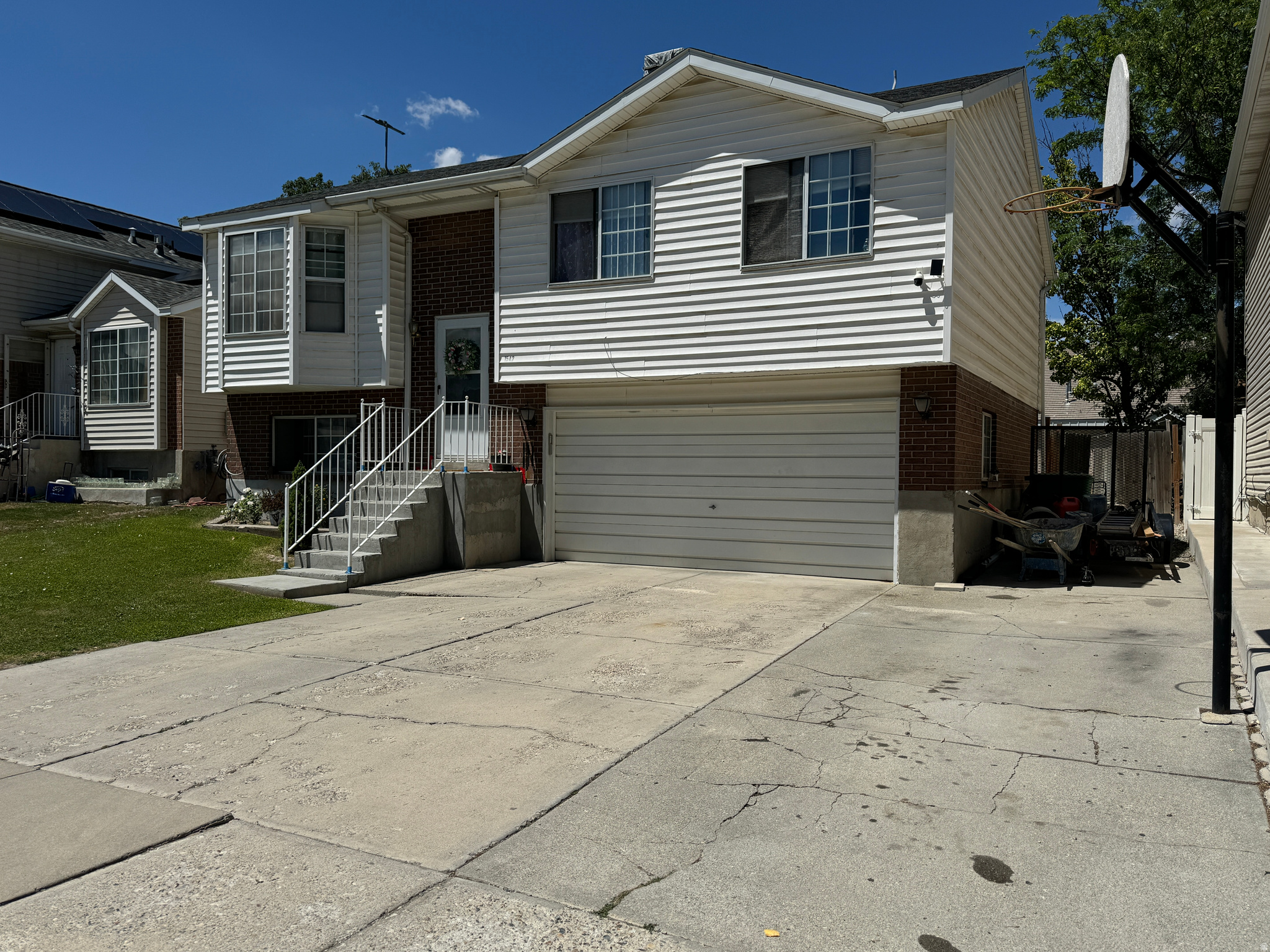 1542 W CRYSTAL RIDGE DR, West Jordan, UT 84084 — photo 1