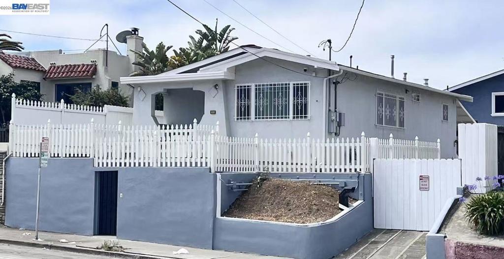 3325 Macarthur Blvd, Oakland, CA 94602 — photo 1