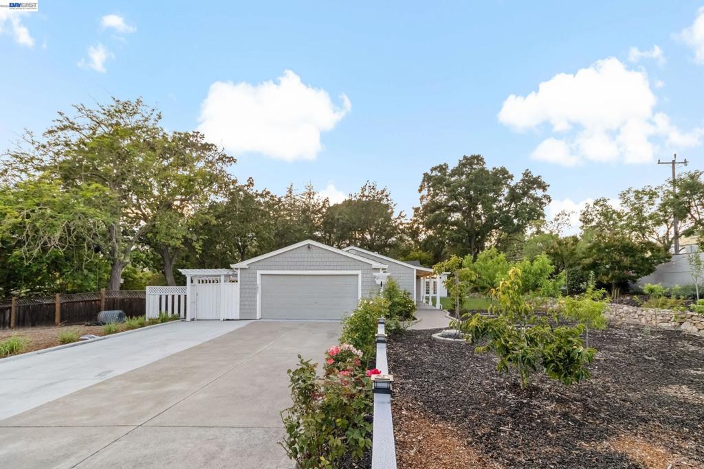 1021 Scots Ln, Walnut Creek, CA 94596 — photo 1