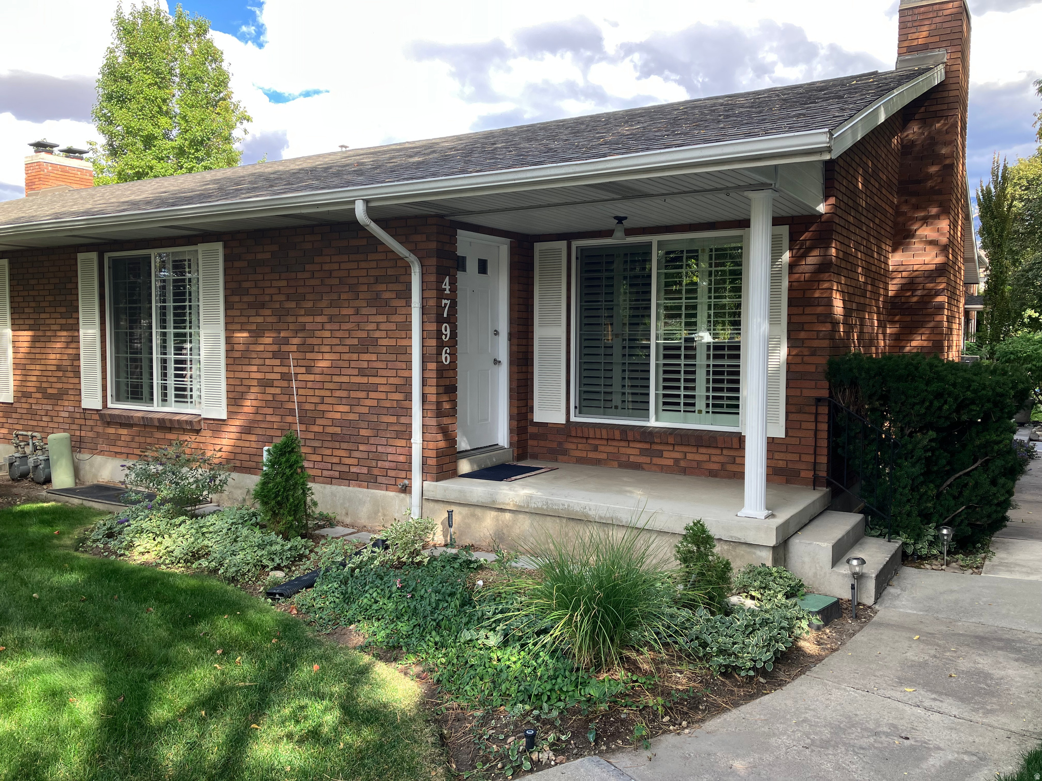 4796 S SAXONY CIR, Holladay, UT 84117 — photo 1