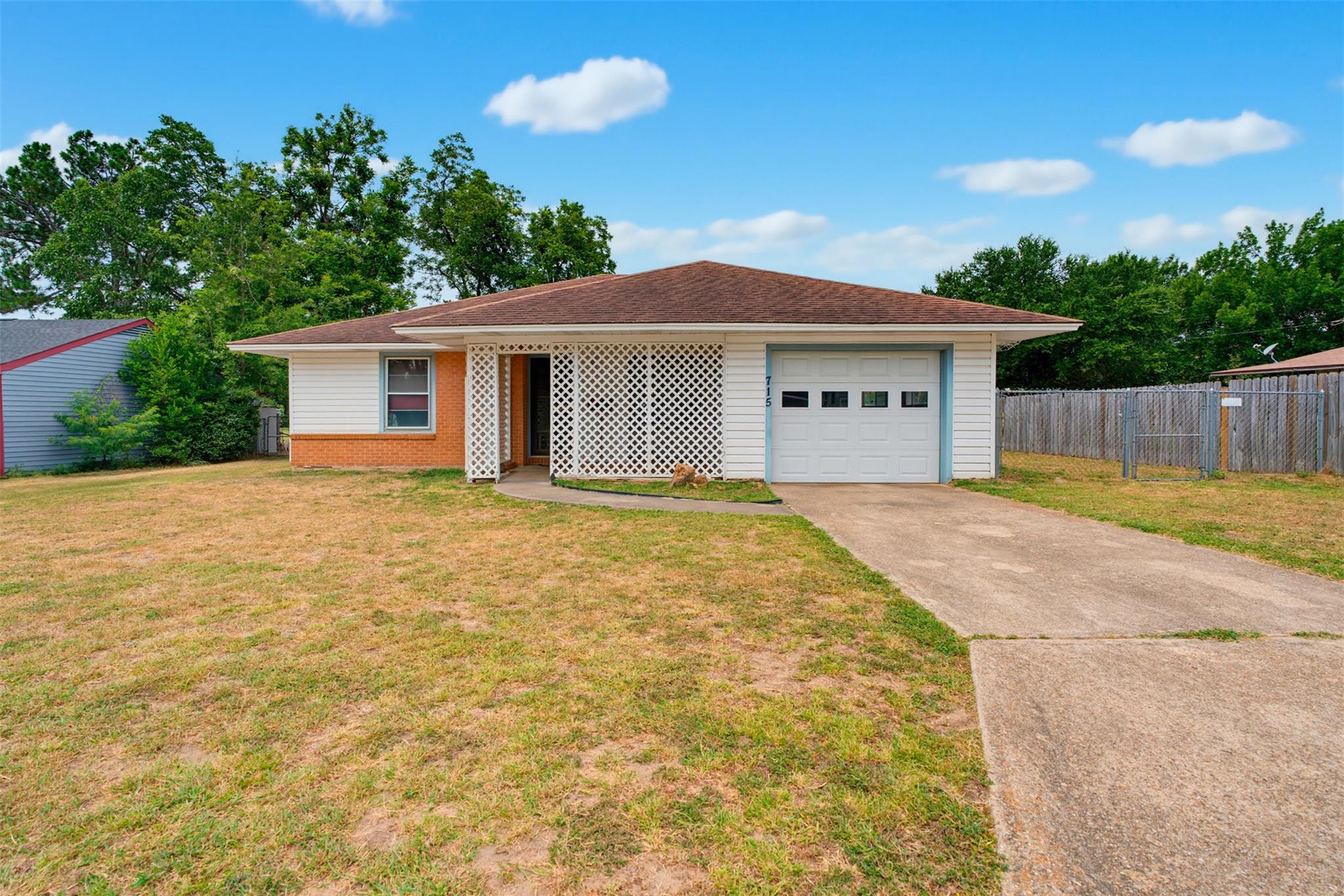 715 Rockdale, Rockdale, TX 76567 — photo 1