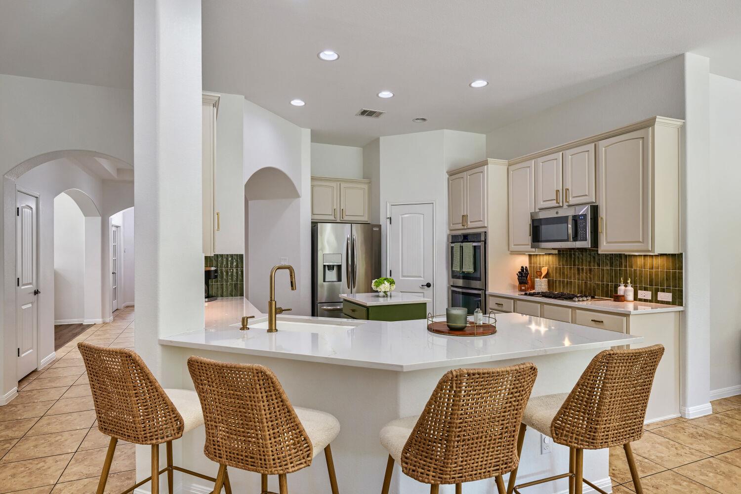 439 Drury, Austin, TX 78737 — photo 1