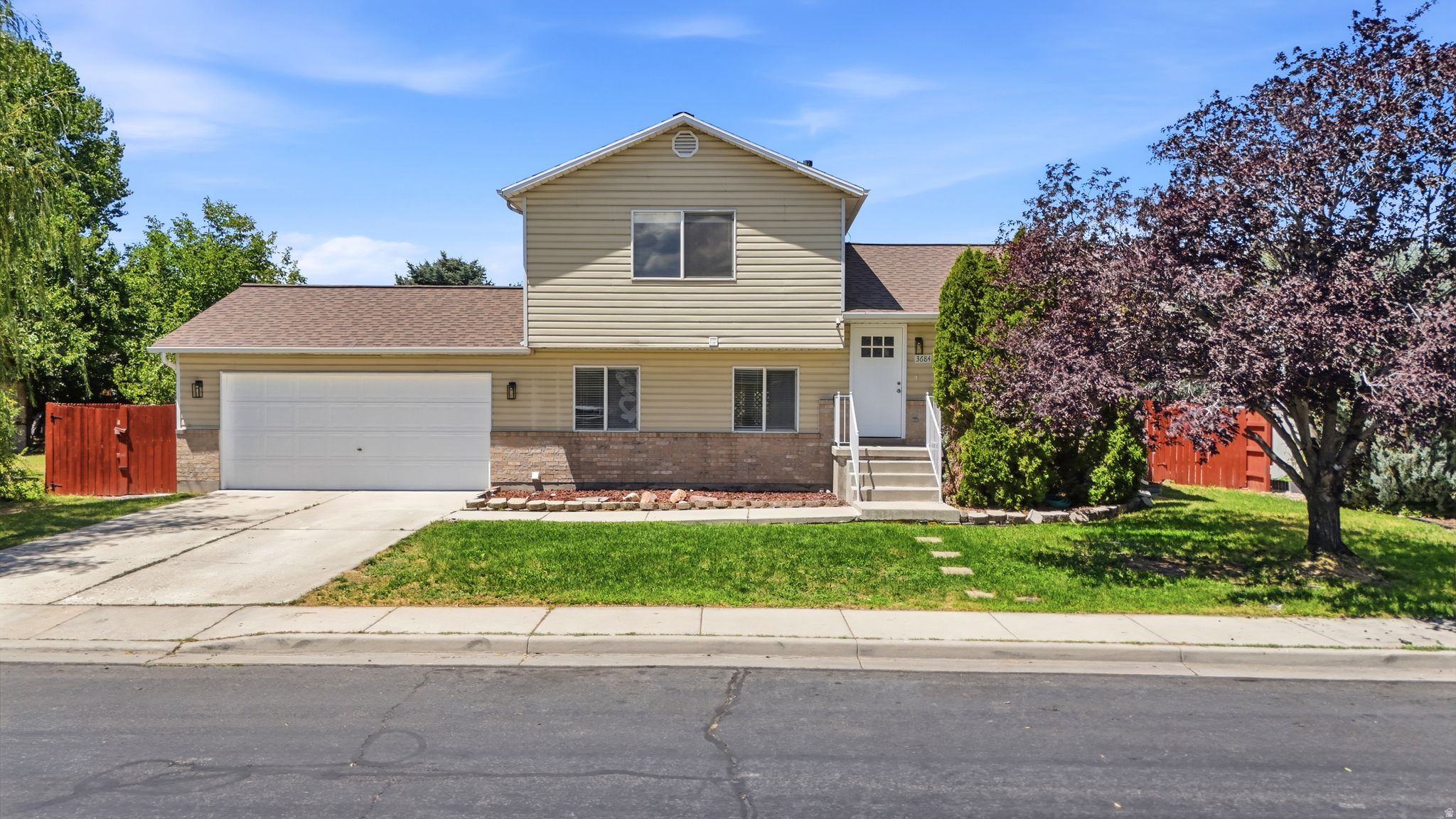 3684 S QUEENSPOINTE LN, West Valley City, UT 84119 — photo 1