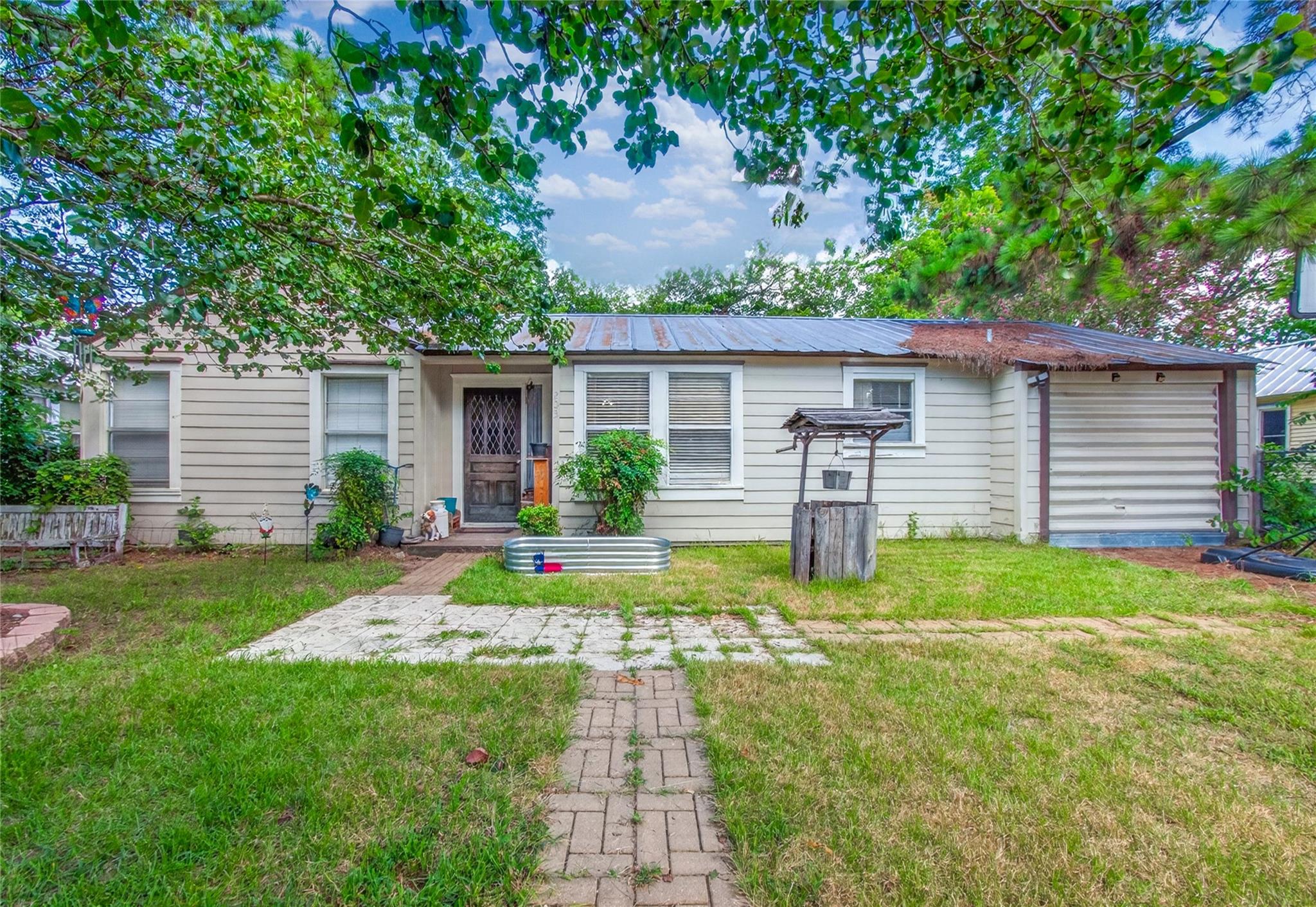 203 Hudgins, Smithville, TX 78957 — photo 1