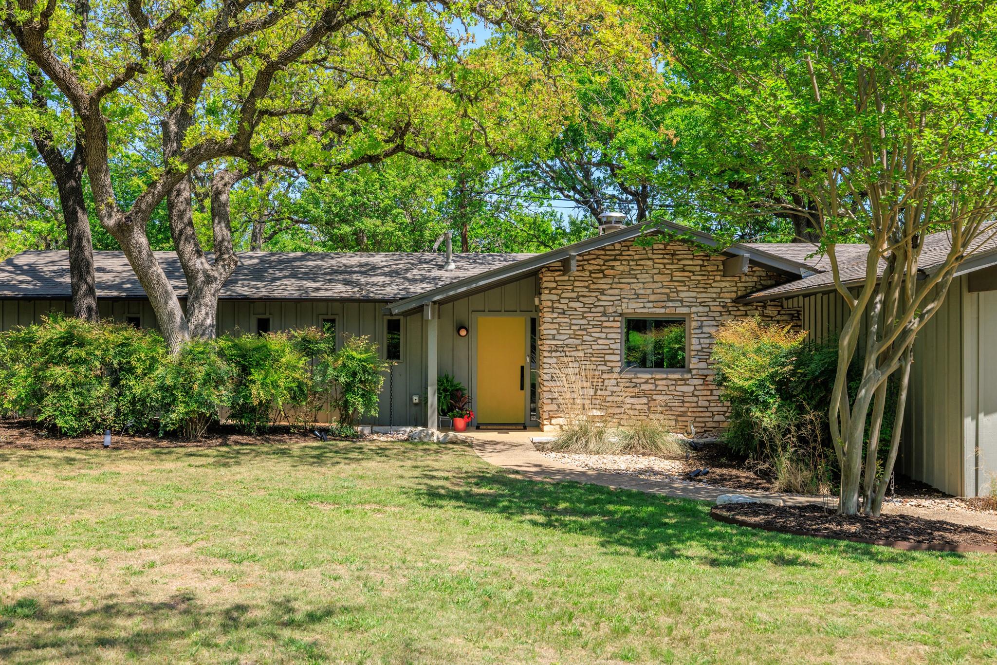 202 Tanglewood, Fredericksburg, TX 78624 — photo 1