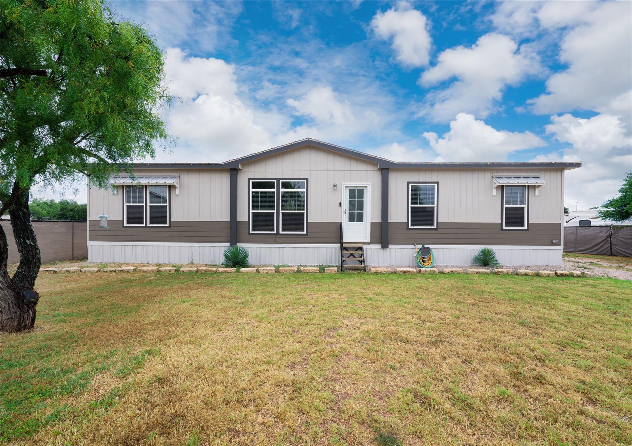 1106 Hi Line, Buchanan Dam, TX 78609 — photo 1