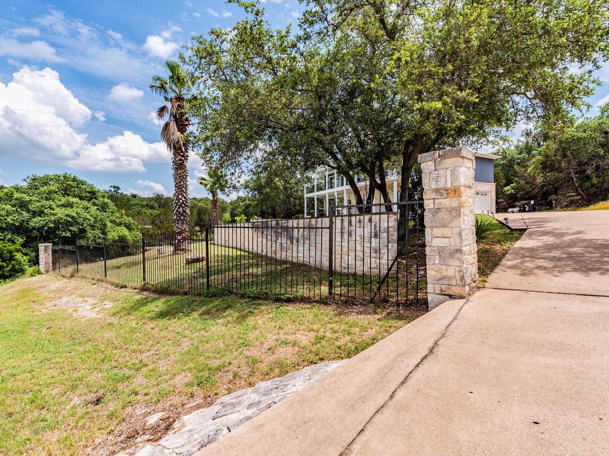 22401  Briarview Dr