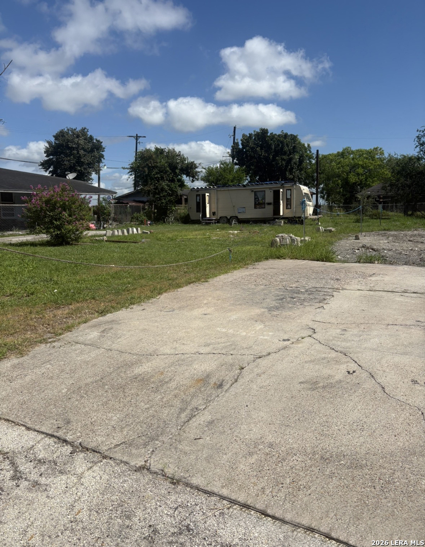 839 MOLINA ST, ,  78380 — photo 1