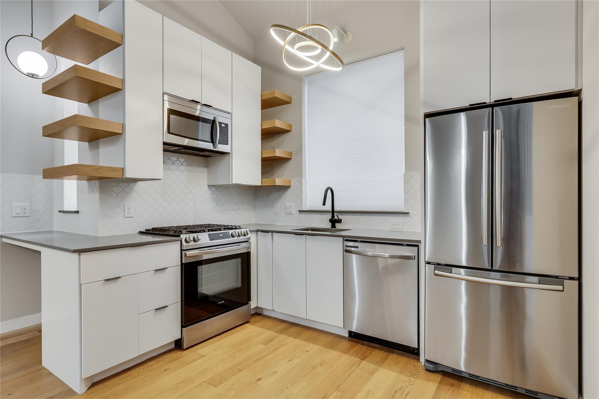 913 Duncan, Austin, TX 78705 — photo 1