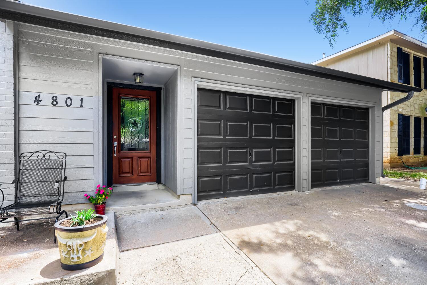 4801 Saguaro, Austin, TX 78744 — photo 1