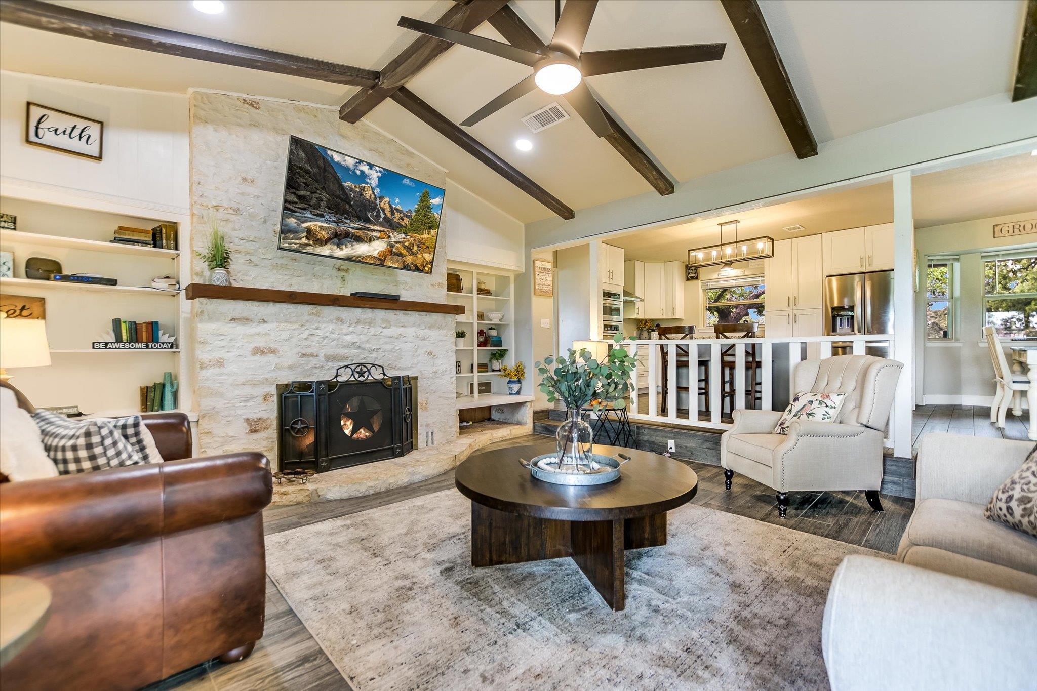 433 Paseo De Vaca, Marble Falls, TX 78654 — photo 1