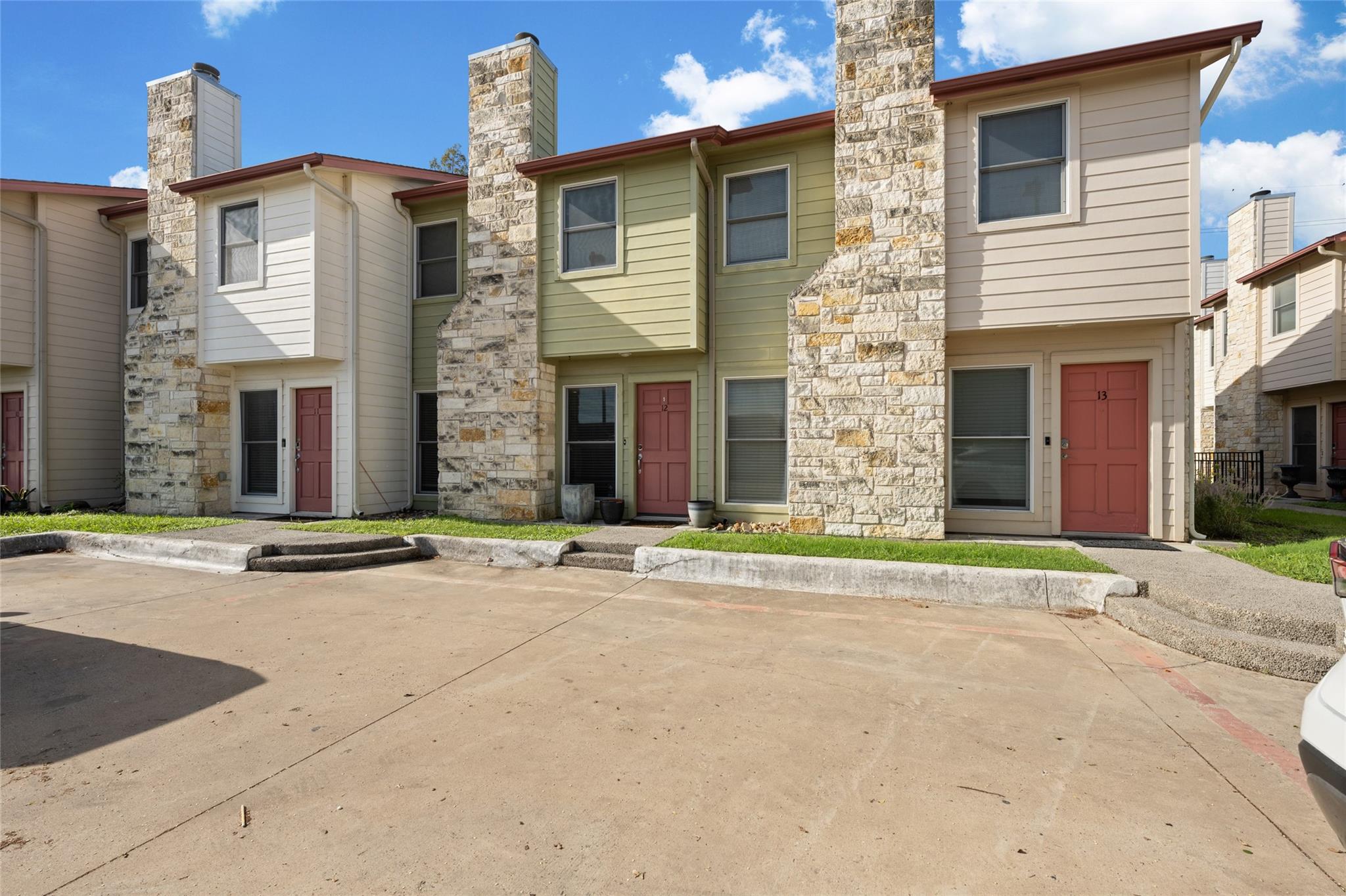 6900 Riverside, Austin, TX 78741 — photo 1