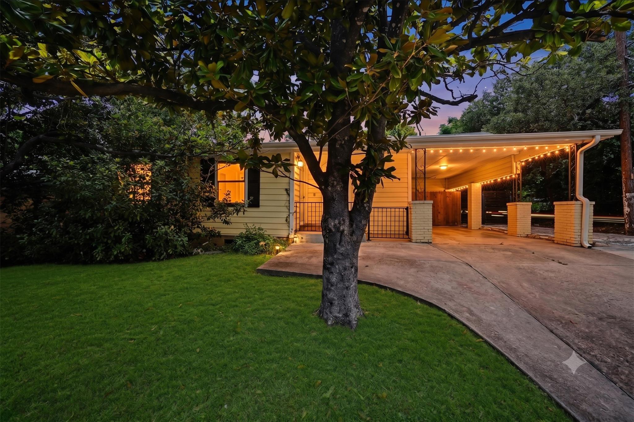 3406 Martin Luther King Jr, Austin, TX 78721 — photo 1