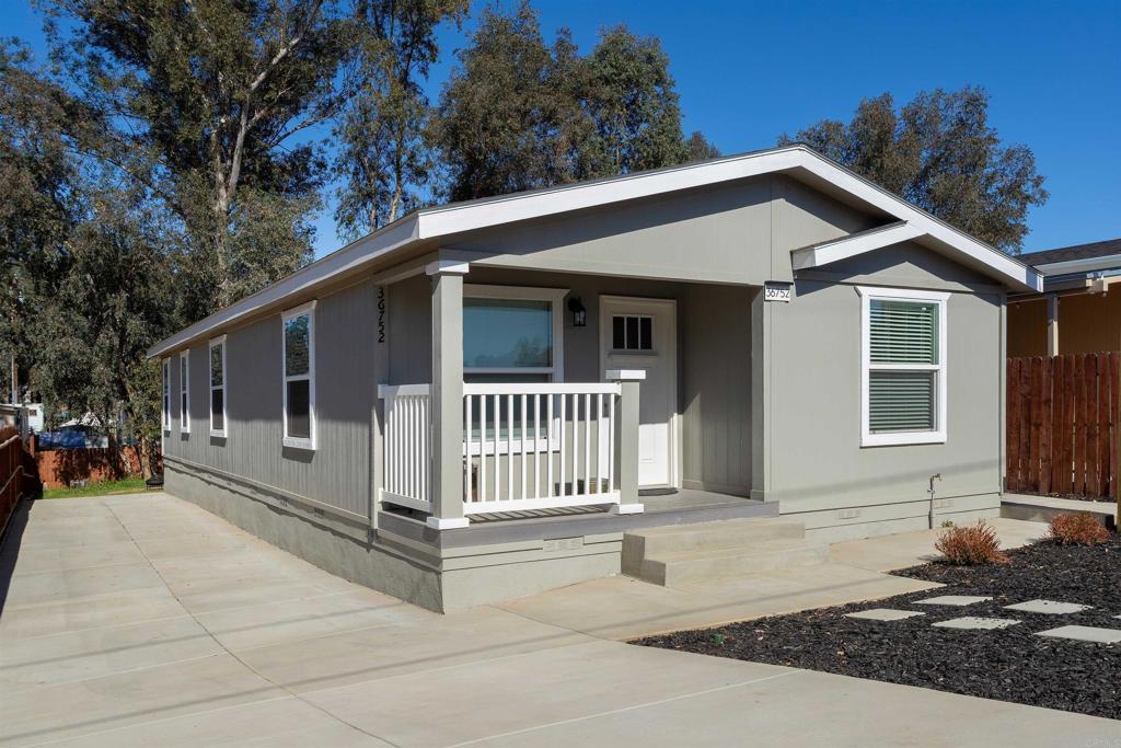 36752 Oleander Avenue, Lake Elsinore, CA 92532 — photo 1