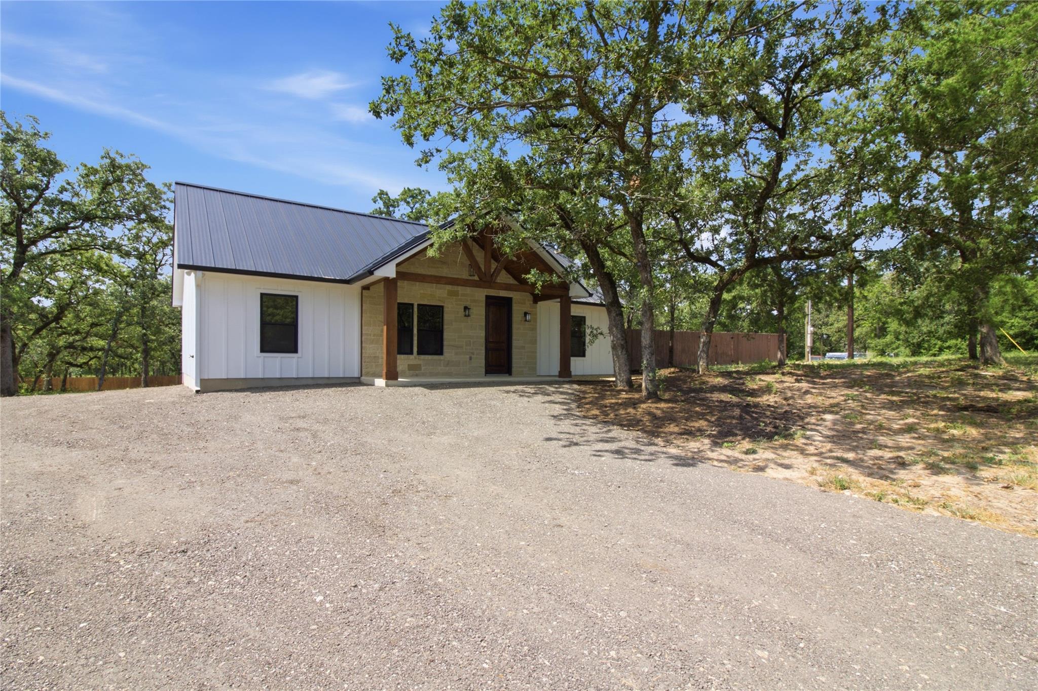 495 Cypress Trail, Rockdale, TX 76567 — photo 1