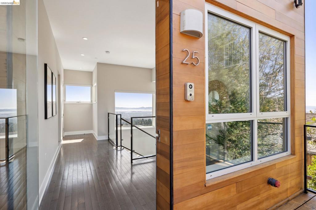 25 Diablo Dr, Oakland, CA 94611 — photo 1