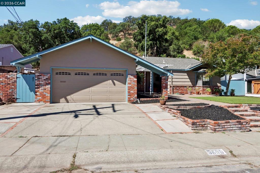 5456 Degnan Dr, Martinez, CA 94553 — photo 1