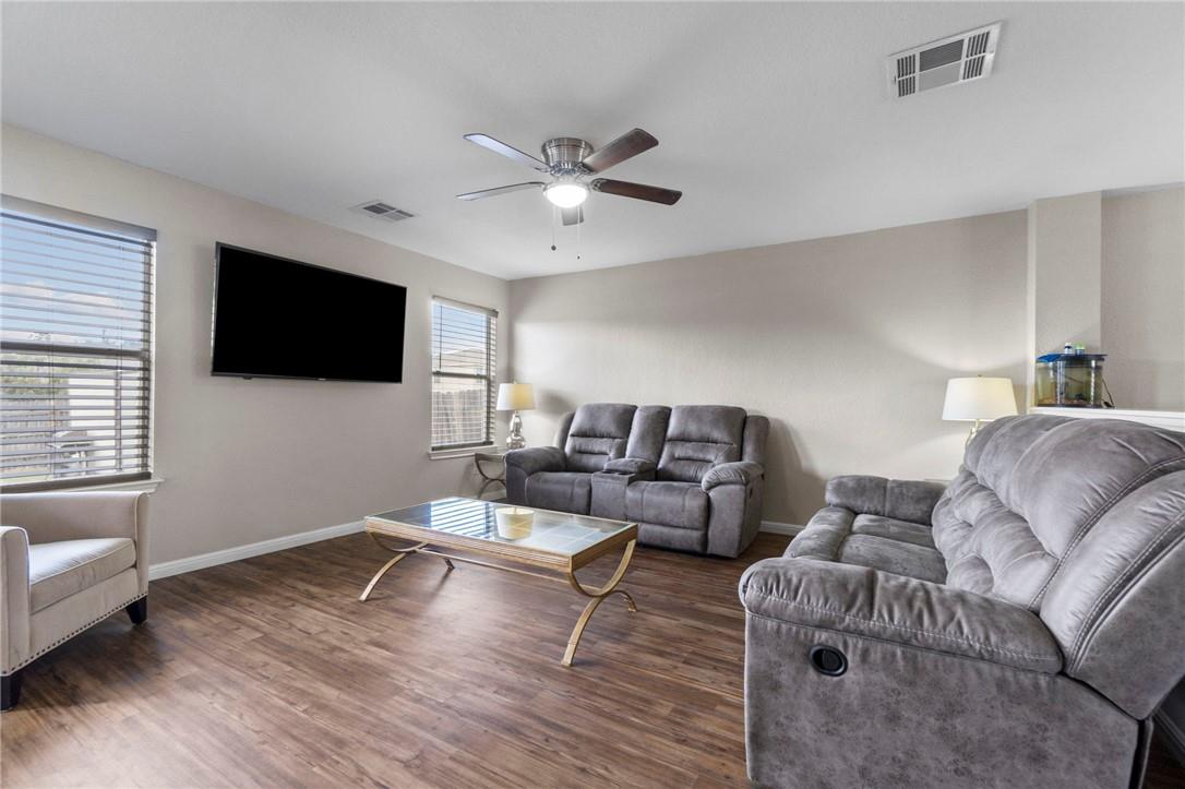 18425 Crestwind Ln, Elgin, TX 78621 — photo 1