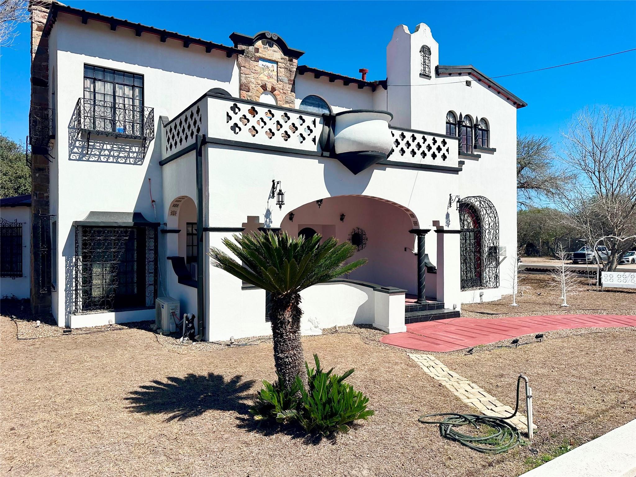 400 W St Charles Ave, San Diego, TX 78384 — photo 1