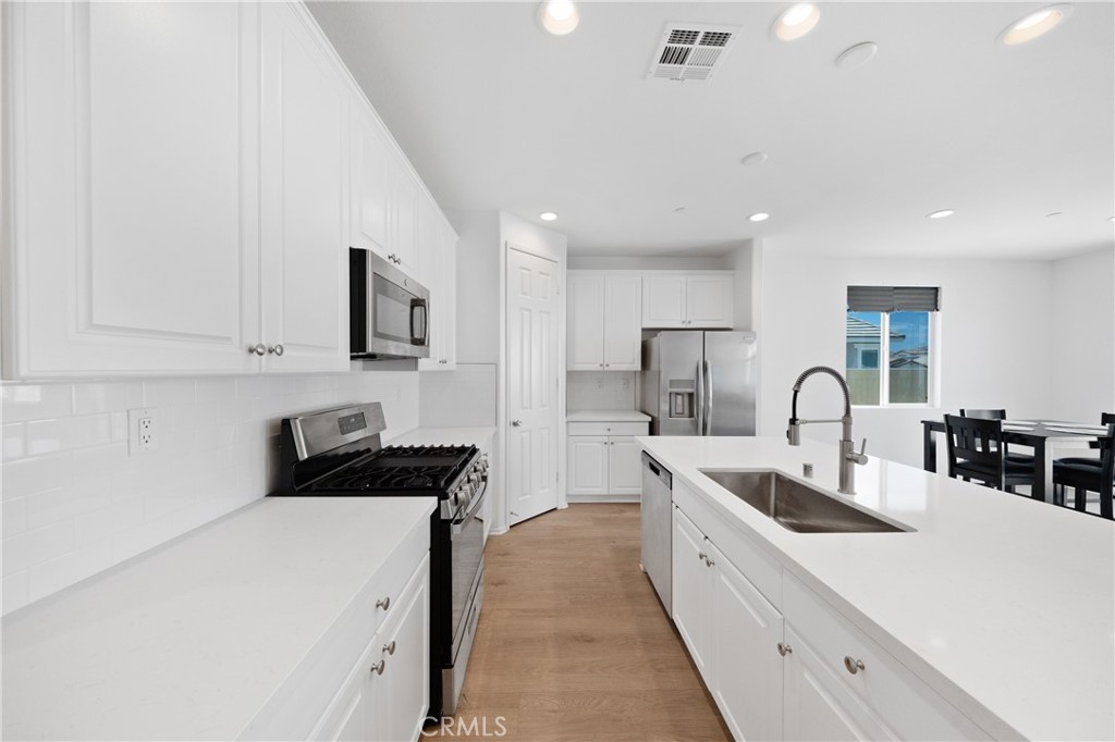 458 Berrybush, Hemet, CA 92543 — photo 1